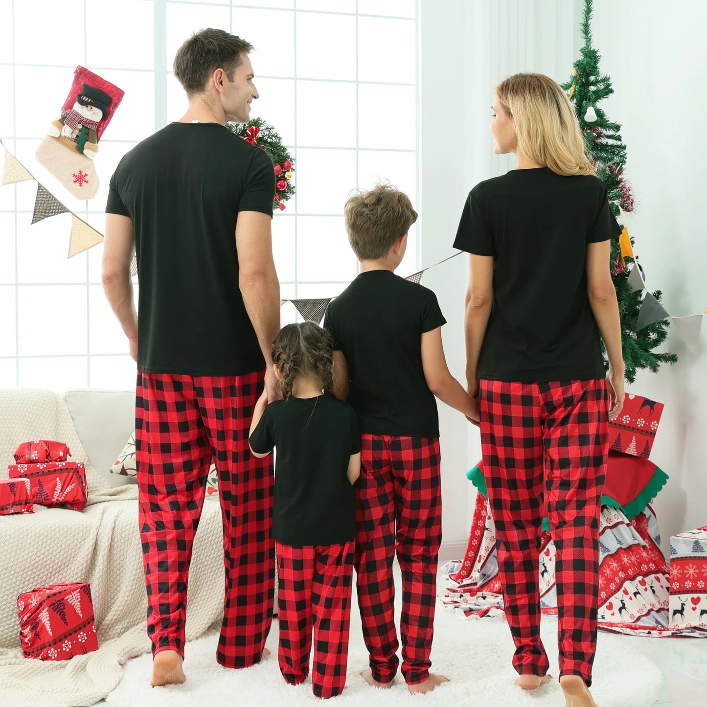 2025 New Short Sleeve Christmas Family Matching Pajamas Set T-Shirt+Trousers Holiday Costume Mom Dad Kids Clothes Sets Xmas Look