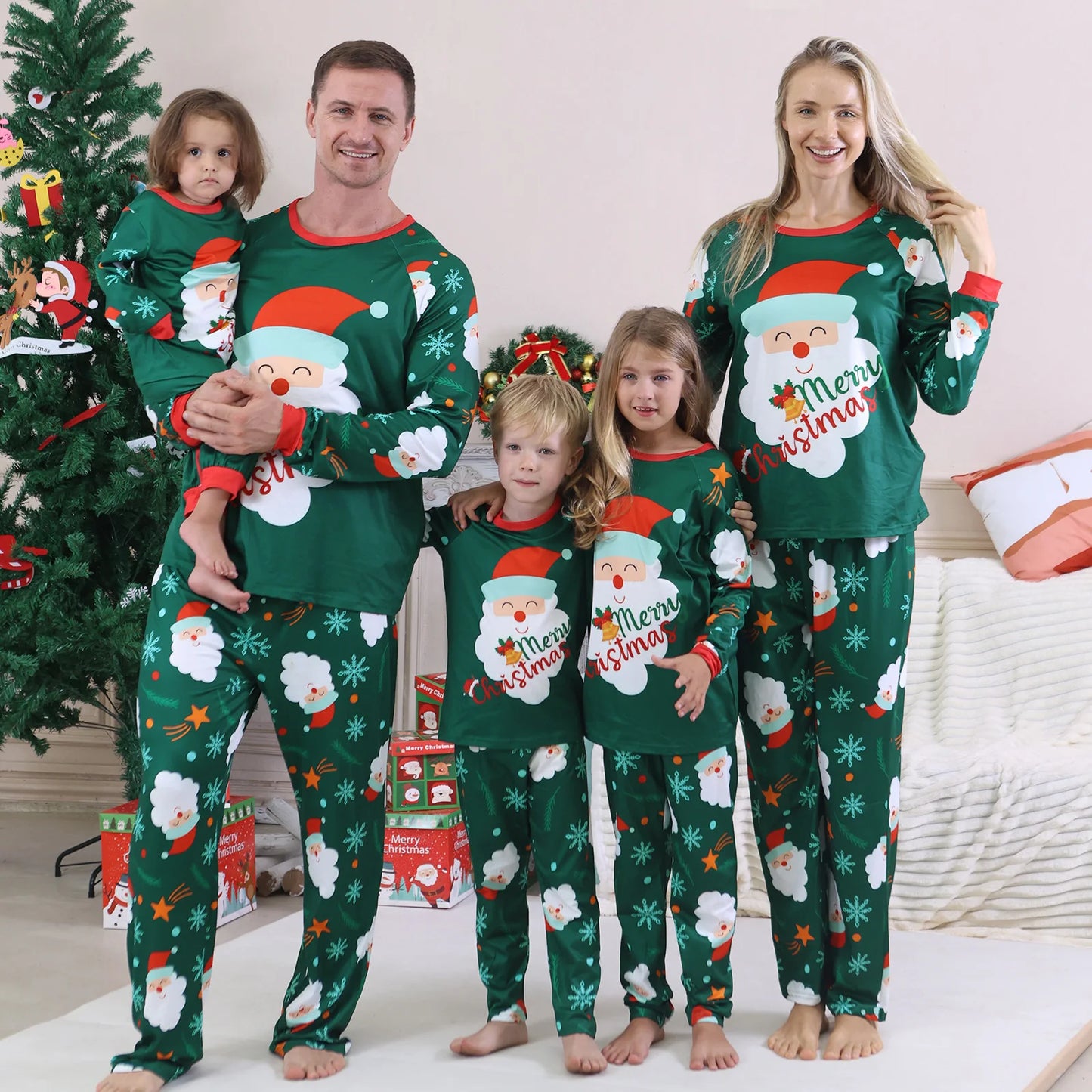 2026 New Year's Costume Family Matching Pajamas Set Santa Claus Print Sleepwear Mom Dad Kids 2 Pieces Suit Baby Romper Xmas Look