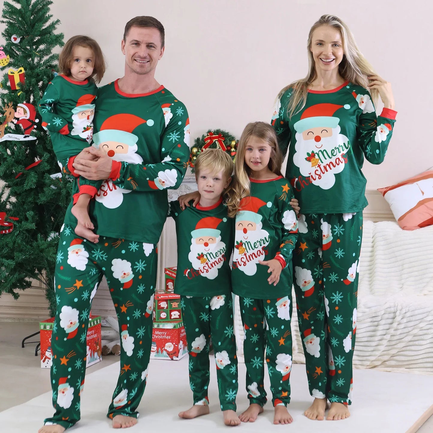 2026 New Year's Costume Family Matching Pajamas Set Santa Claus Print Sleepwear Mom Dad Kids 2 Pieces Suit Baby Romper Xmas Look