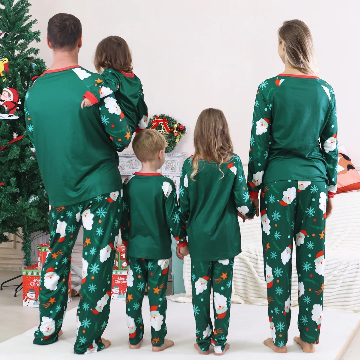 2026 New Year's Costume Family Matching Pajamas Set Santa Claus Print Sleepwear Mom Dad Kids 2 Pieces Suit Baby Romper Xmas Look
